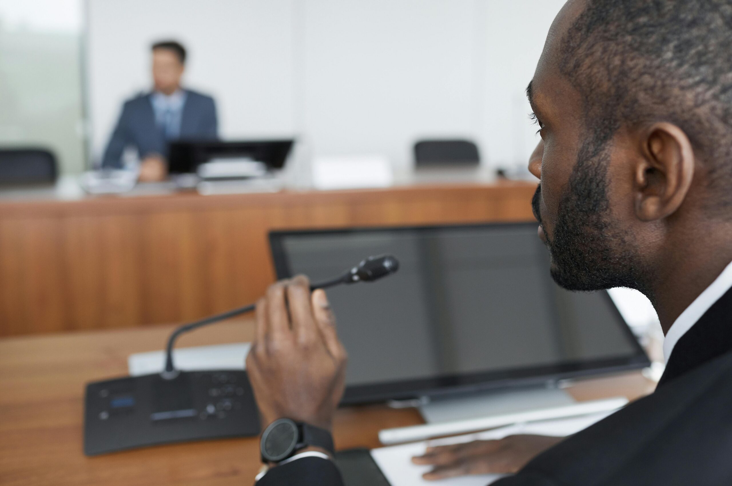An individual providing expert testimony in a court room.