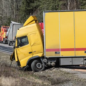 A truck with damages after an accident. In cases like these, patients may arrive to a hospital with initial trauma and then later develop a second injury caused by the earlier injuries.